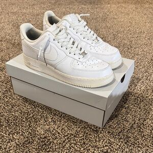 Nike Air Force 1 Low White Sneakers men’s size 9 (og box)